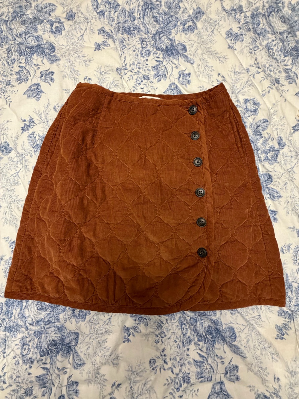 Madewell Quilted Corduroy Button-Front Skirt in Rust